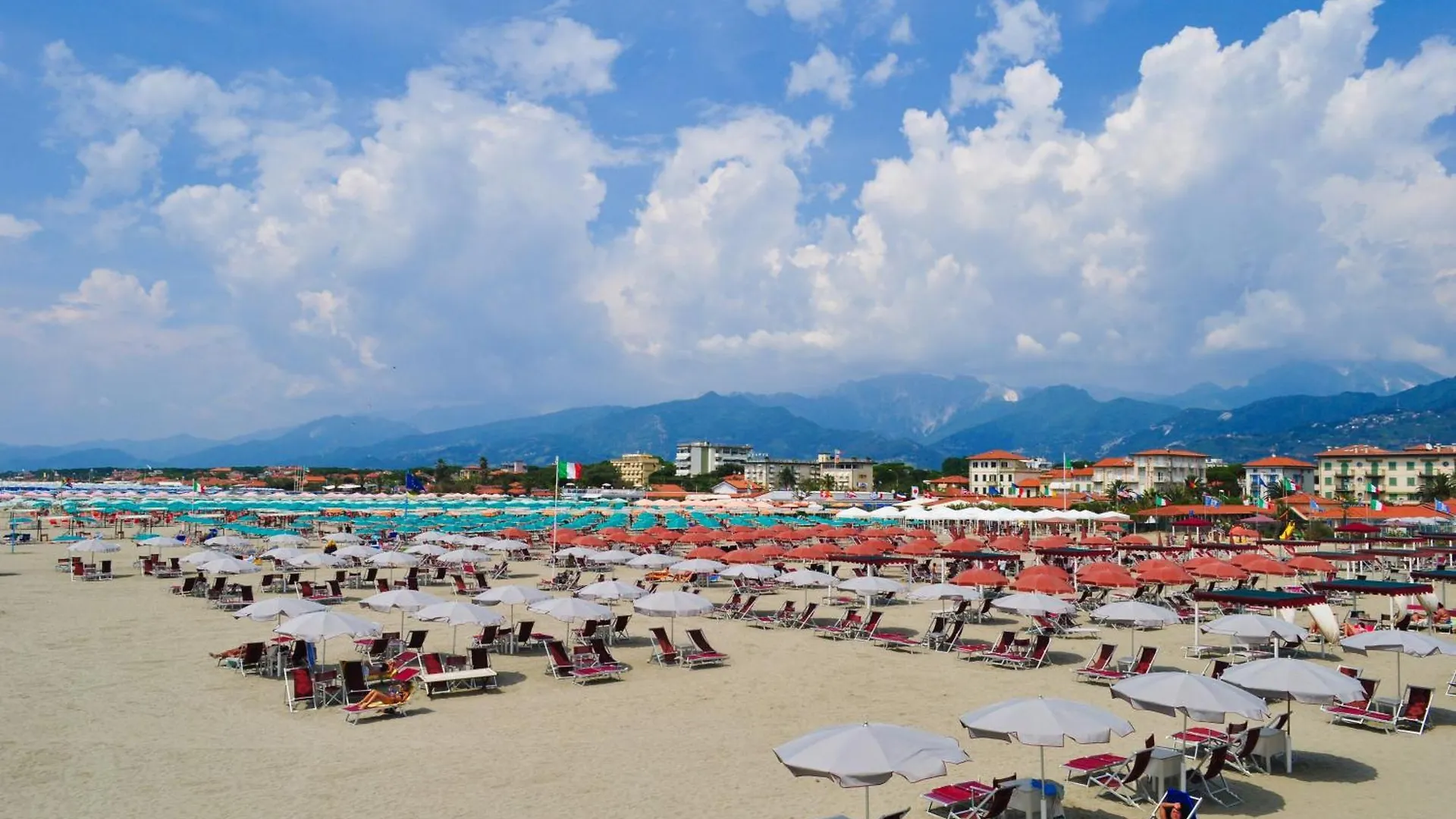 Casa Arno 500M From Beach - Happy Rentals Marina di Massa